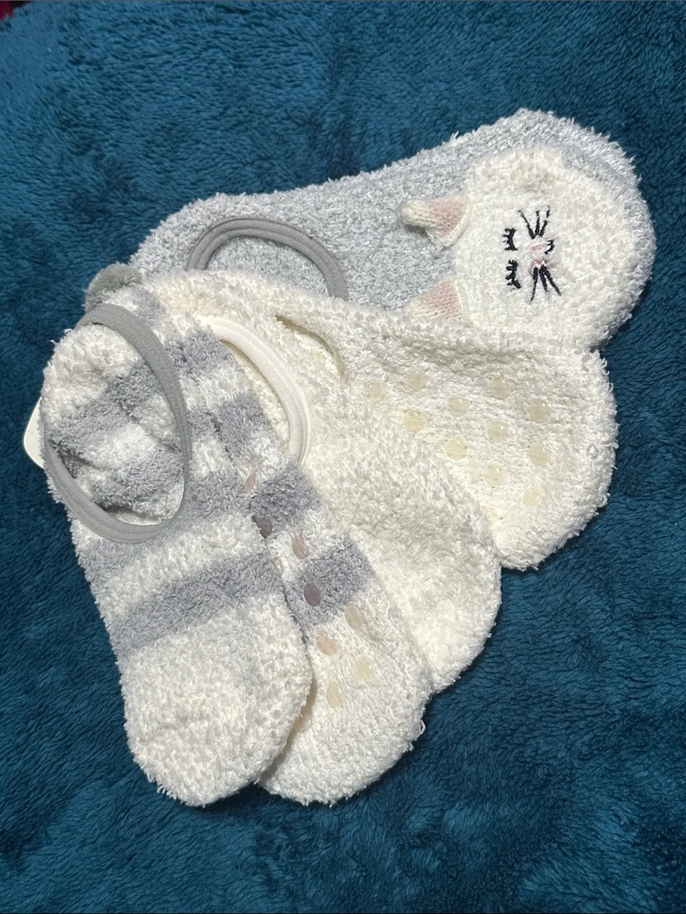 Cozy Fuzzy No-Show Socks - White and Light Gray